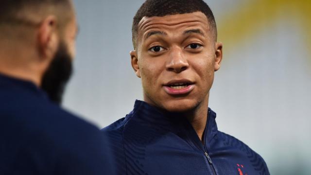 Karim Benzema y Kylian Mbappé, en un entrenamiento con la selección de Francia