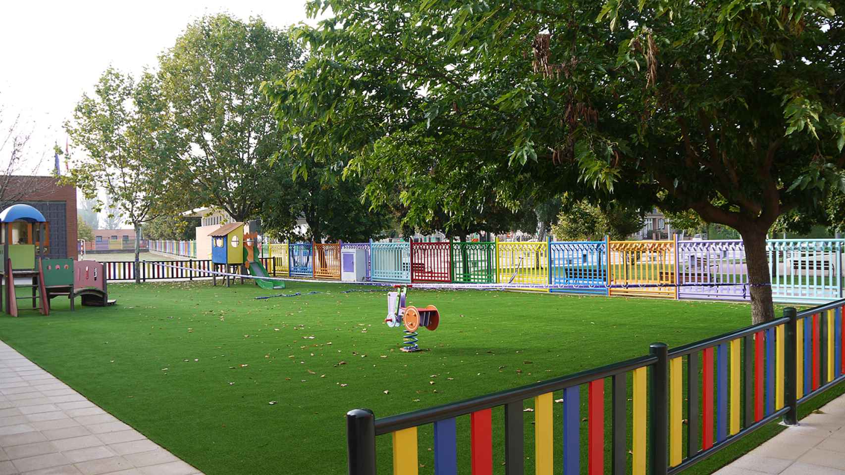 Aspecto del patio de Infantil del colegio Pablo Picasso tras su remodelación