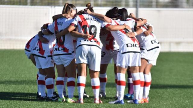 Piña de las jugadoras del Rayo Vallecano Femenino