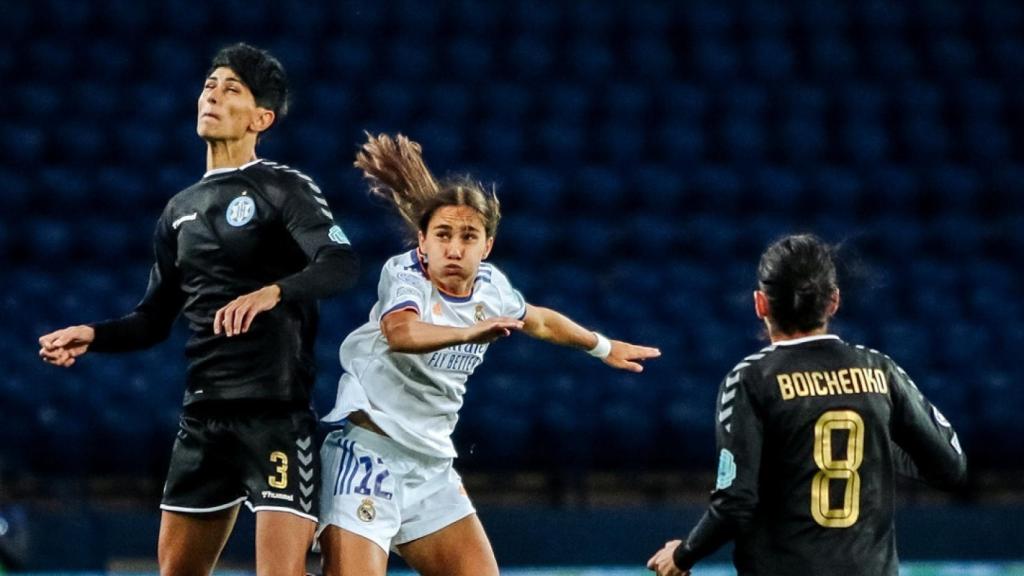 Lorena Navarro, durante el WFC Zhytlobud-1 Kharkiv - Real Madrid Femenino