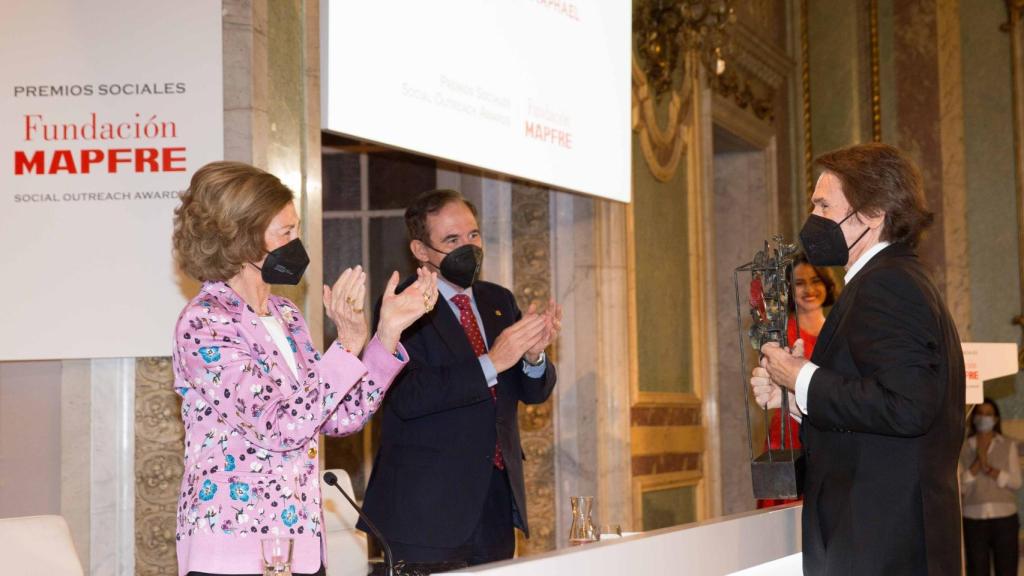 Raphael recibió el Premio a toda una vida profesional José Manuel Martínez.