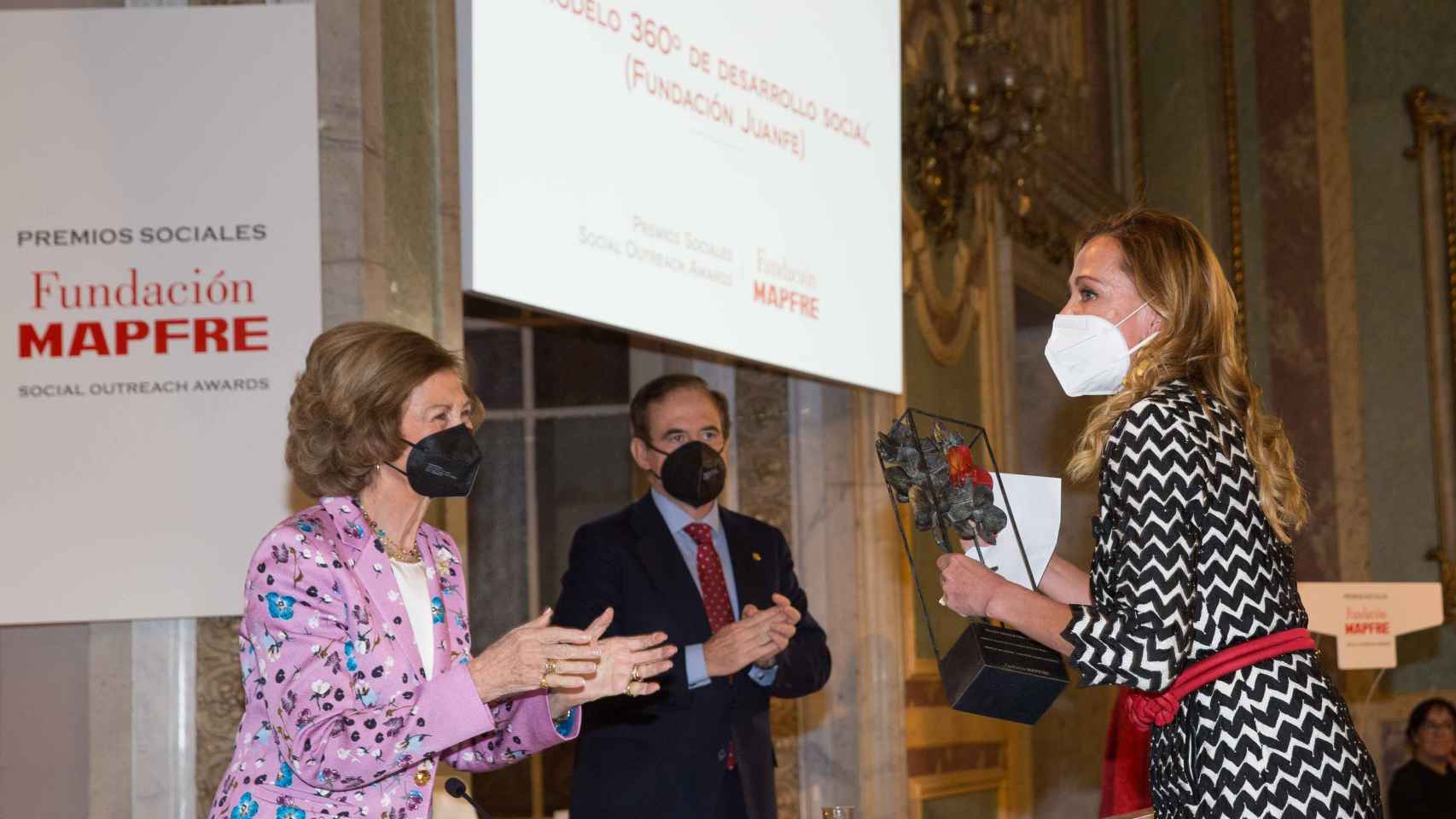 Catalina Escobar recogió el Premio al Mejor Proyecto por su Impacto Social.