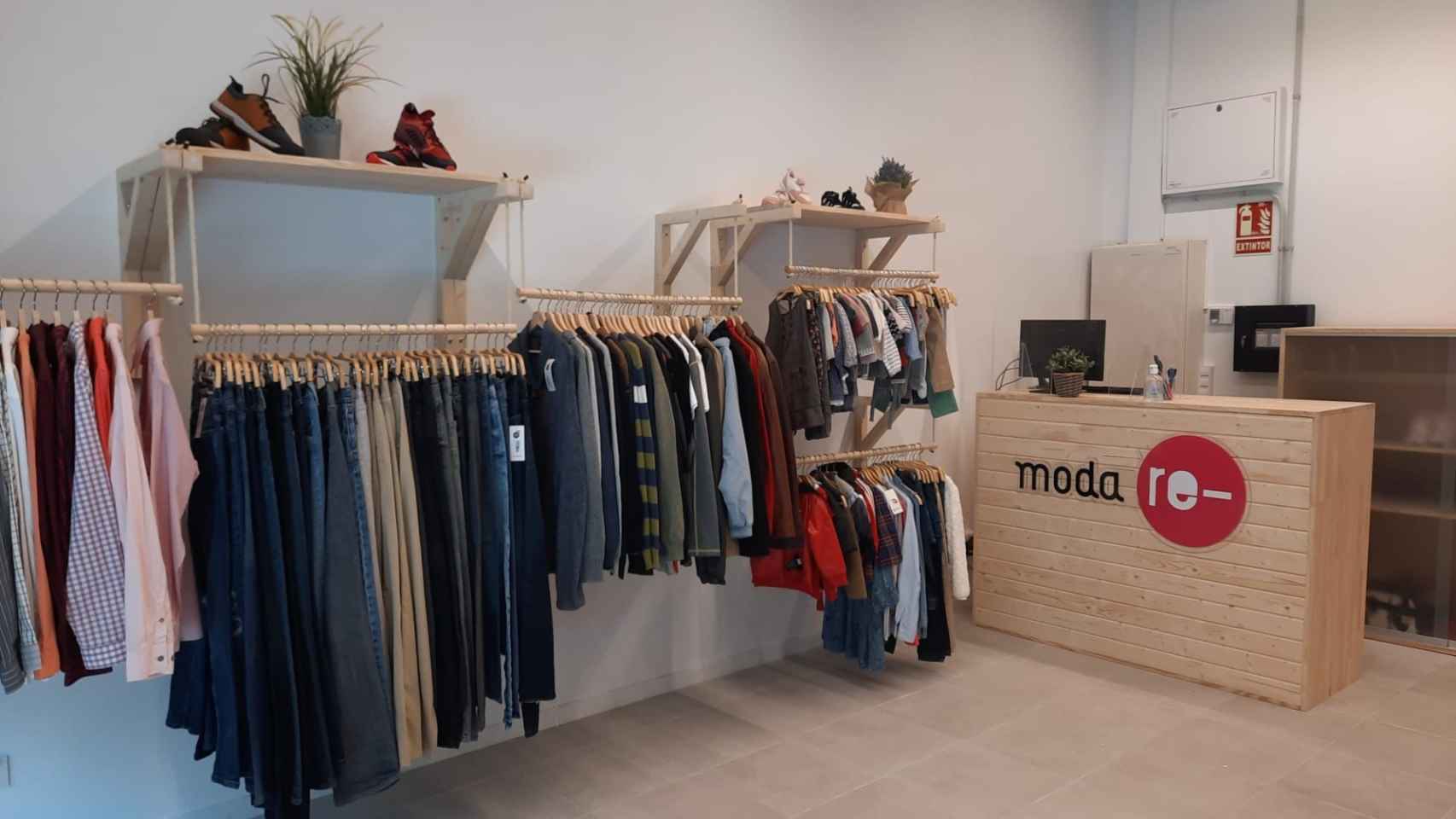 Así es Moda re-, la tienda más solidaria de Vialia Vigo