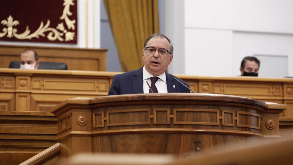 El socialista Fernando Mora durante una de sus intervenciones.