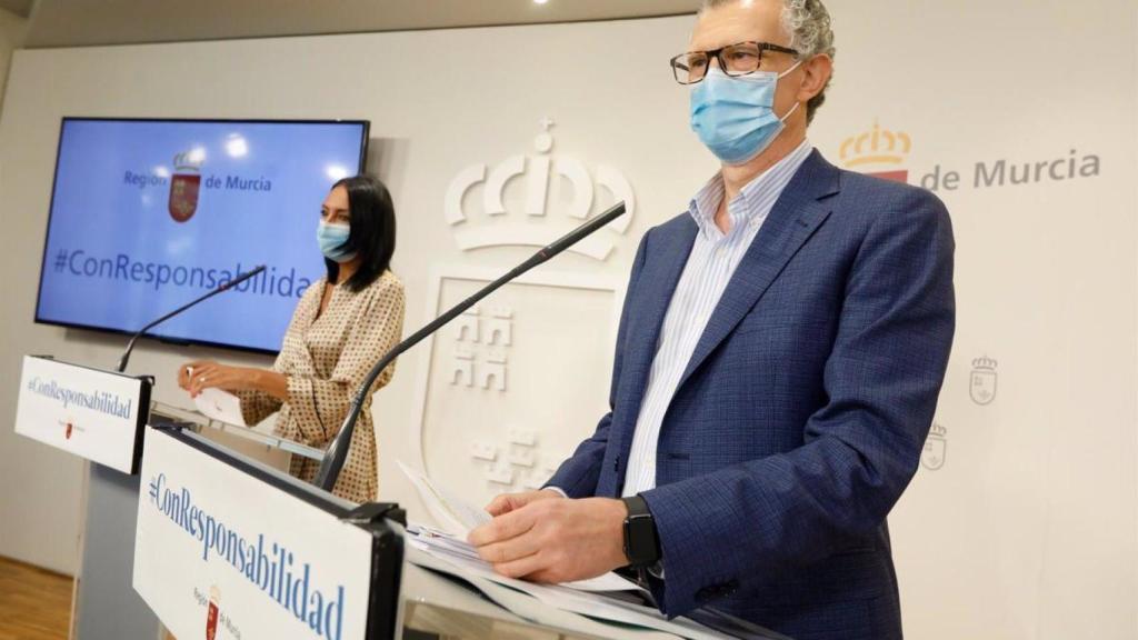 El consejero de Salud, Juan José Pedreño, este jueves, en la rueda de prensa del Consejo de Gobierno.