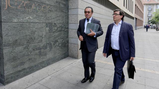 Rafael Delgado, exviceconsejero de la Junta de Castilla y León a la derecha de la foto / ICAL