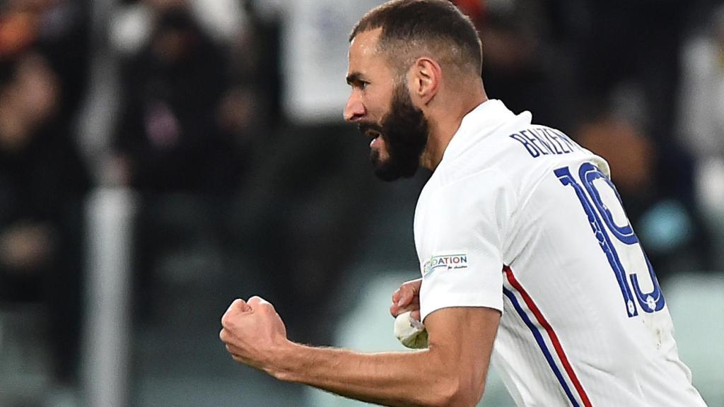 Karim Benzema celebra su gol durante el Bélgica - Francia