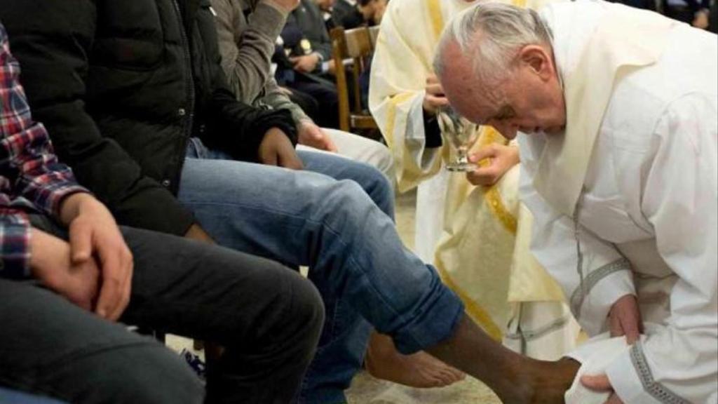 Lavapiés de Jueves Santo del papa con varios presos.