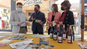 Las autoridades durante la inauguración de la Feria del vino