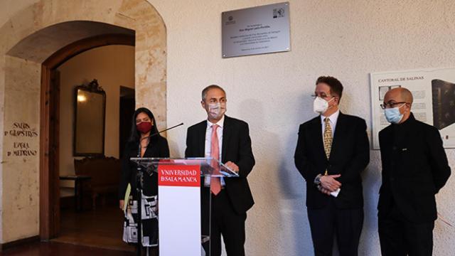 El rector Ricardo Rivero interviene en el acto celebrado en las Escuelas Mayores