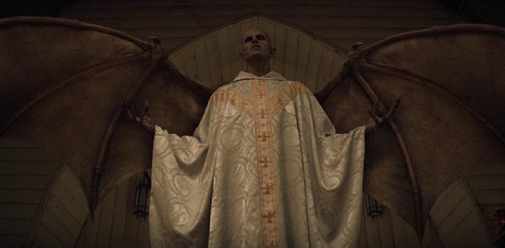 Misa de medianoche': la Biblia según Drácula