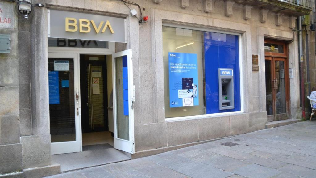 La oficina de BBVA en el número 33 de la Rúa do Vilar.