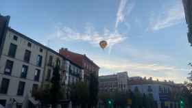Un globo pasa por Valladolid
