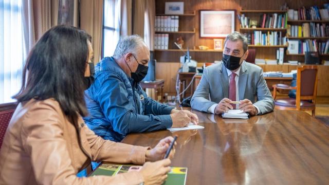 Corroto, Fresneda y Tierraseca, de izquierda a derecha, durante la reunión.