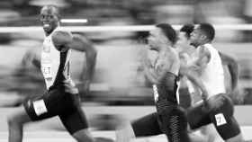 Bolt imponiéndose a todos sus rivales.