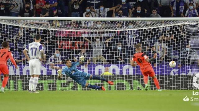 Brandon marcó de penalti y adelantó al Málaga.