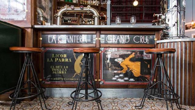 Interior de La Cantera Grand Cru Café de A Coruña.