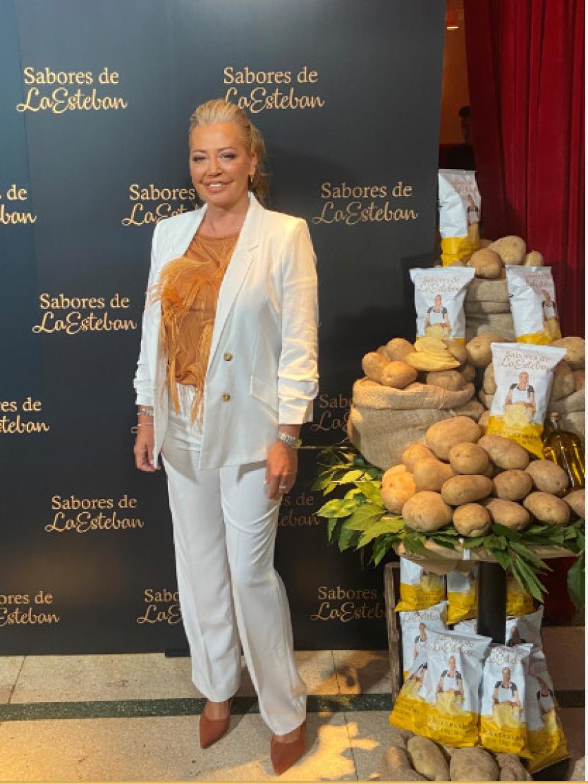 Belén Esteban, durante la presentación de las nuevas patatas fritas de 'Sabores de la Esteban'.