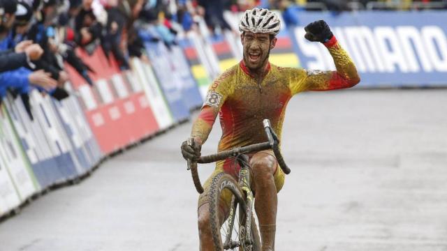 El ciclista de Villajoyosa ultima los detalles de la competición que acoge su ciudad este martes.