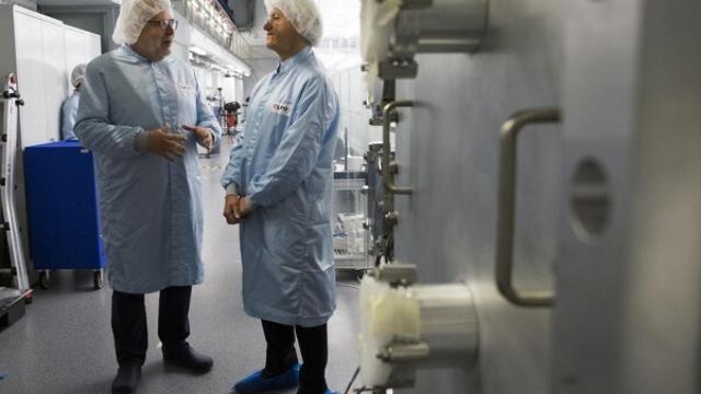 Imagen de archivo de la visita del Premio Nobel de Física, Gerard Mourou, al Centro de Láseres Pulsados de Salamanca en mayo de 201919