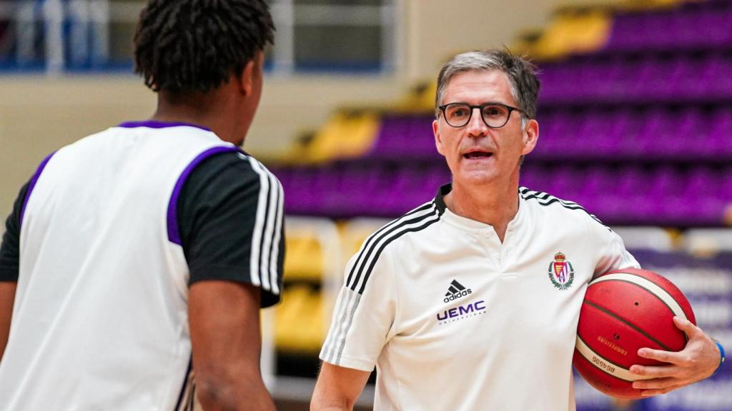 Roberto González, entrenador del Real Valladolid de Baloncesto