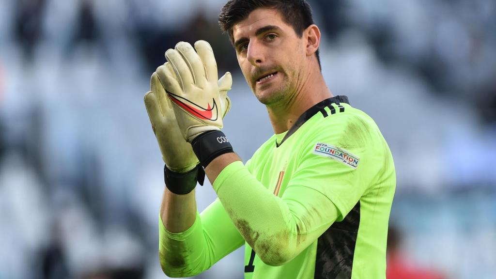 Courtois aplaude a la afición belga en la UEFA Nations League