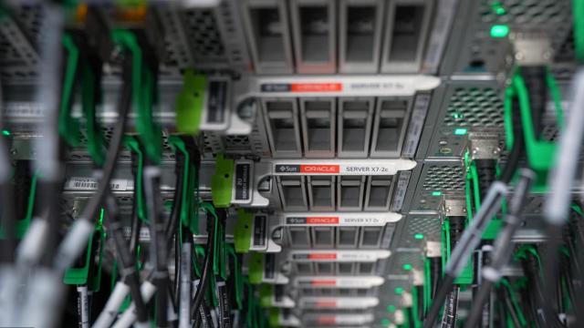 Primer plano de unos servidores de Oracle, como los que se instalarán en el centro de datos que abrirá la compañía en España.