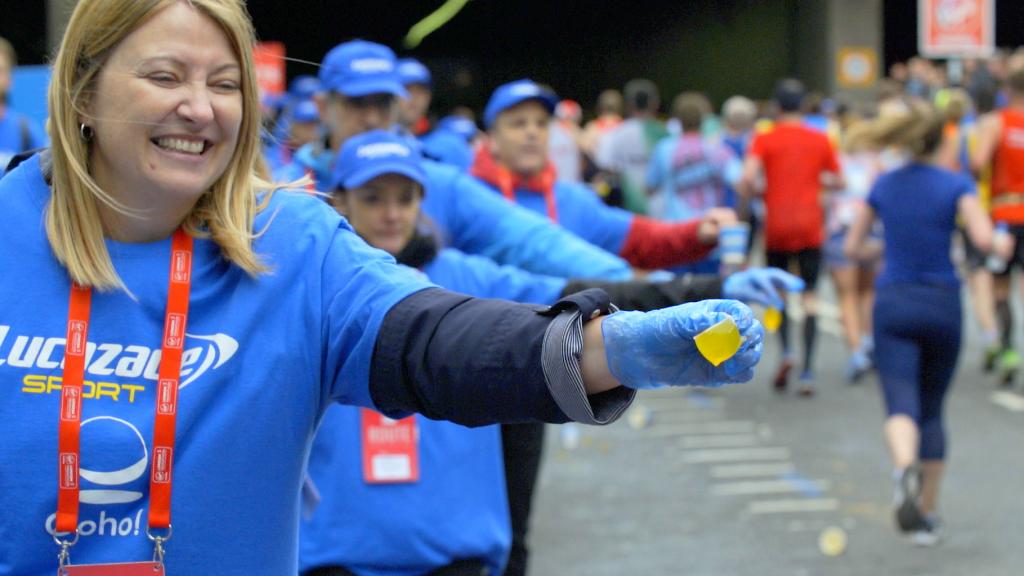 Bebida isotónica para los atletas de la Maratón de Londres en los envases comestibles de Notpla.