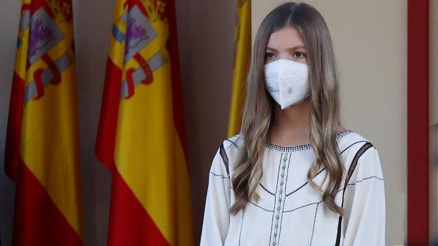 La infanta Sofía, en el palco presidencial del desfile por la Fiesta Nacional.