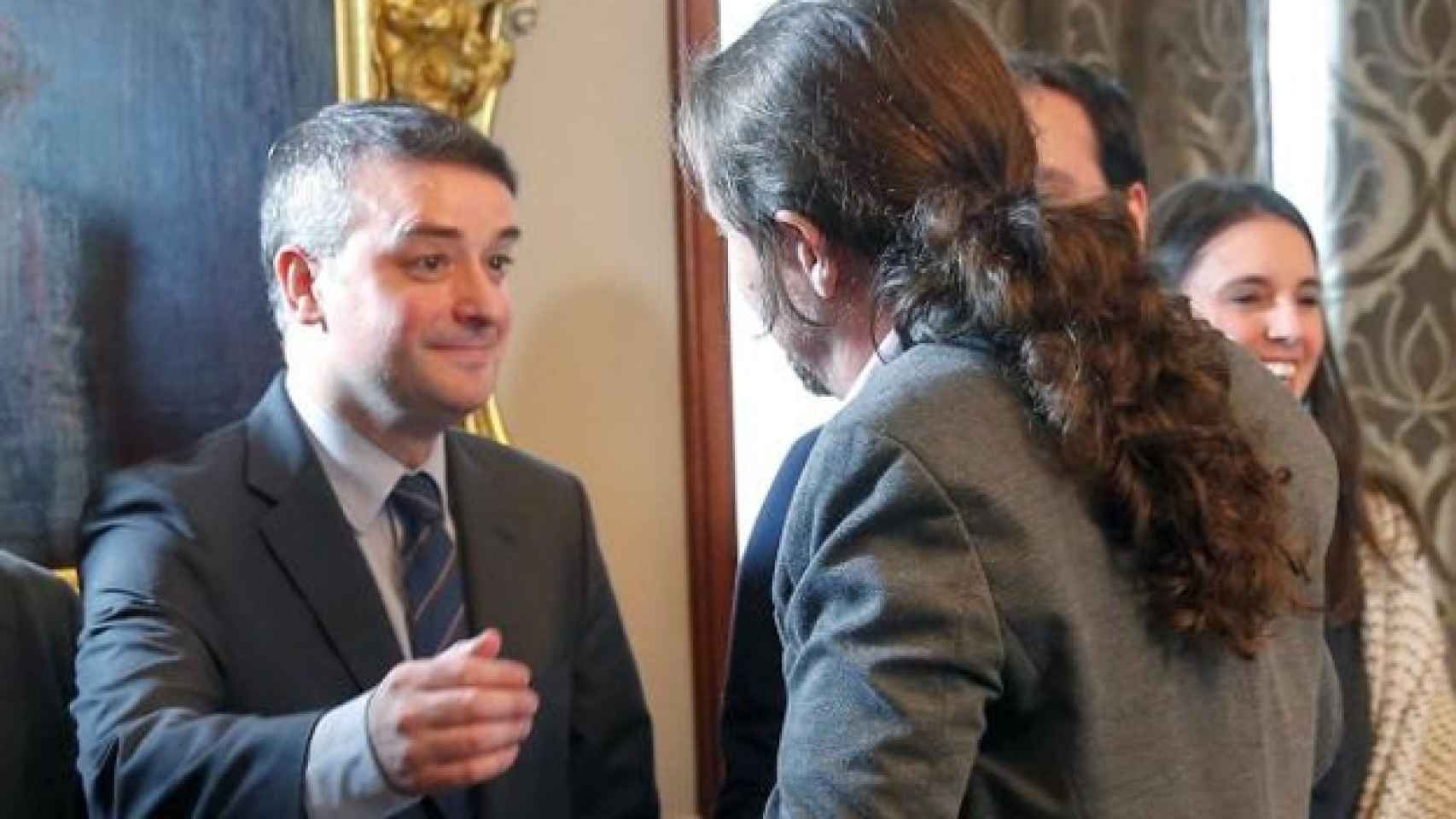Iván Redondo y Pablo Iglesias, tras firmarse el acuerdo de Gobierno en 2019.
