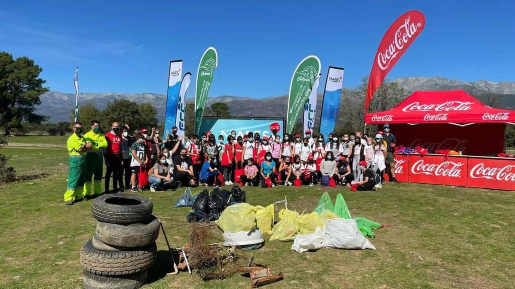 Participantes en la campaña de recogida de residuos