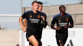 Kroos, Vallejo y Ferland Mendy, en el entrenamiento del Real Madrid