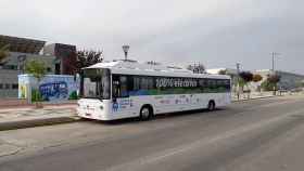 Un autobús eléctrica se carga mediante el proyecto Paloma