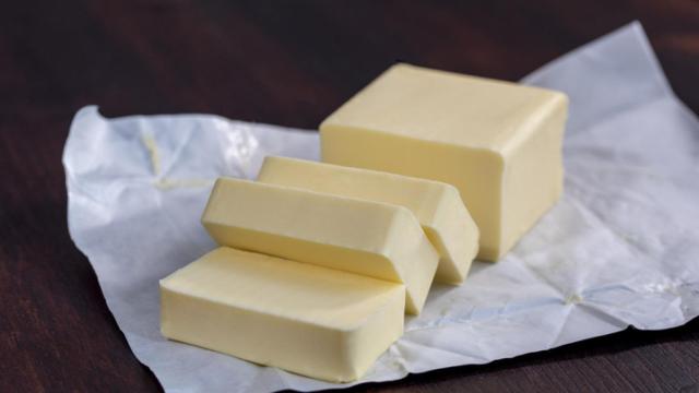 ¿Qué es mejor la mantequilla o la margarina? La OCU busca la más saludable (pero deja una dura crítica)