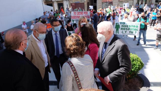 Protesta de la Plataforma durante una visita de Francisco Igea a Béjar