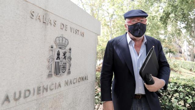 El comisario jubilado José Manuel Villarejo a las puertas de la Audiencia Nacional.