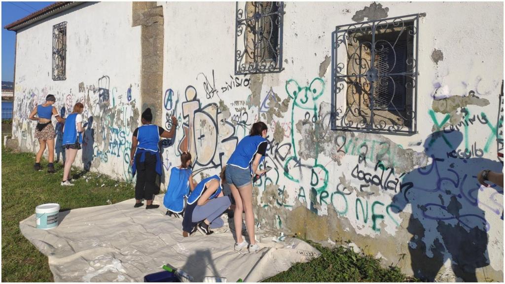 Limpieza de grafitis en Caranza.