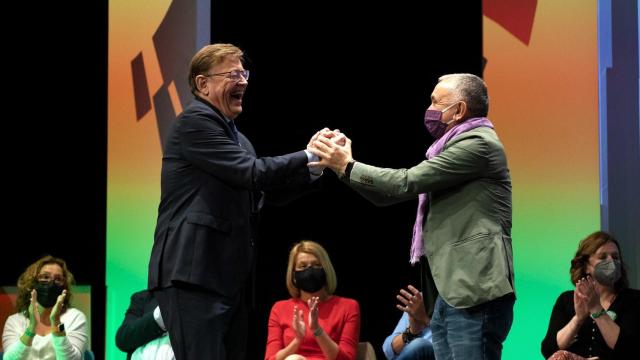 Ximo Puig, junto a Pepe Álvarez en el 43 Congreso de UGT, que tuvo lugar en Valencia. EE