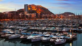 El Puerto de Alicante rechaza ampliar el proyecto de la marina de Puerta del Mar para acoger 'megayates'.