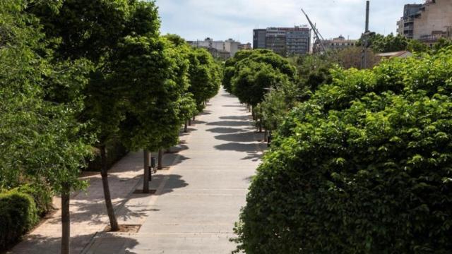 Fotografía de un parque en una zona urbana.