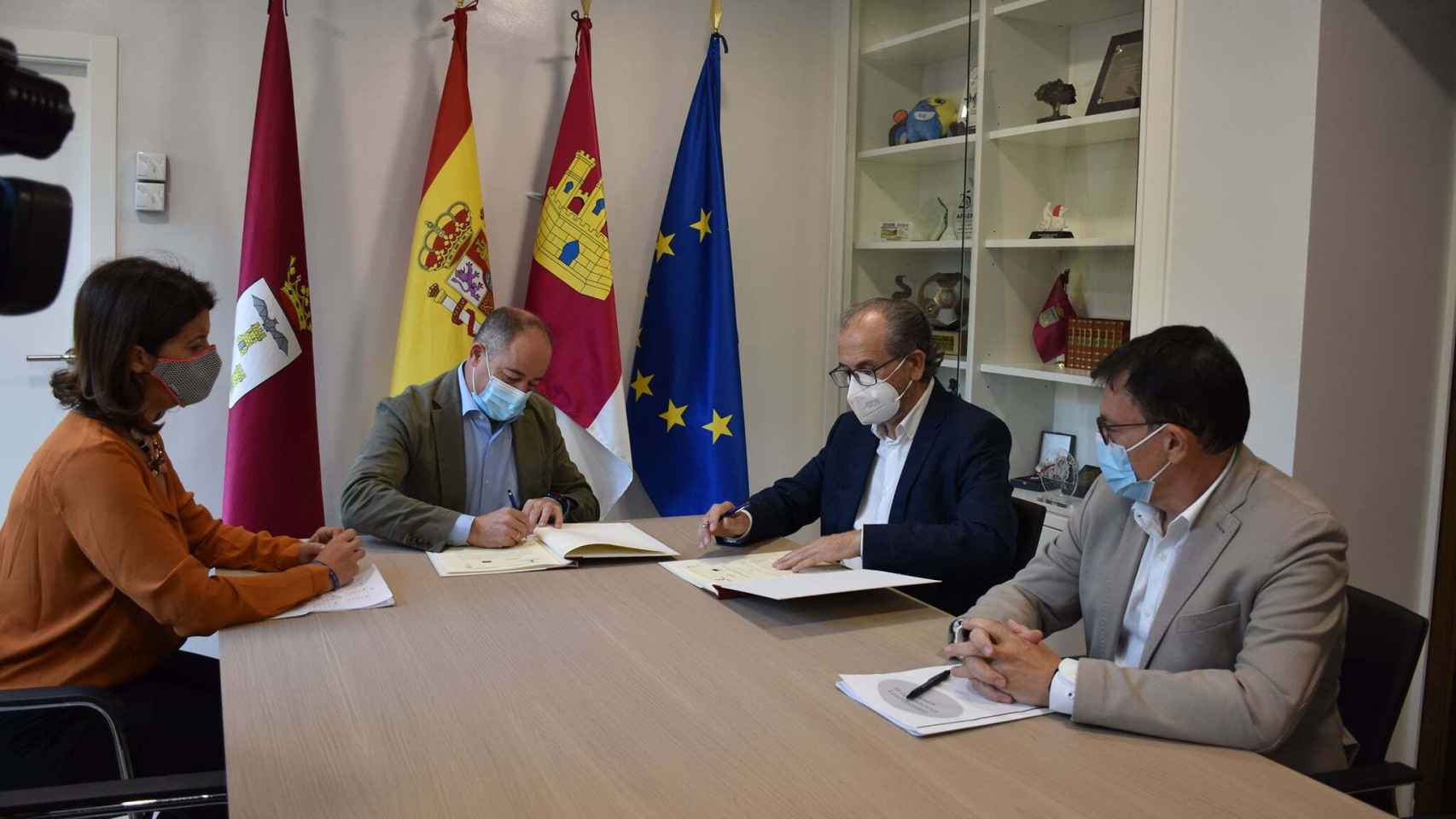 Firma del convenio entre el Ayuntamiento de Albacete y el Centro Integrado de Formación Profesional de Aguas Nuevas