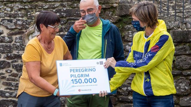 La peregrina 150.000, Marie Boileau, acompañada por su marido.