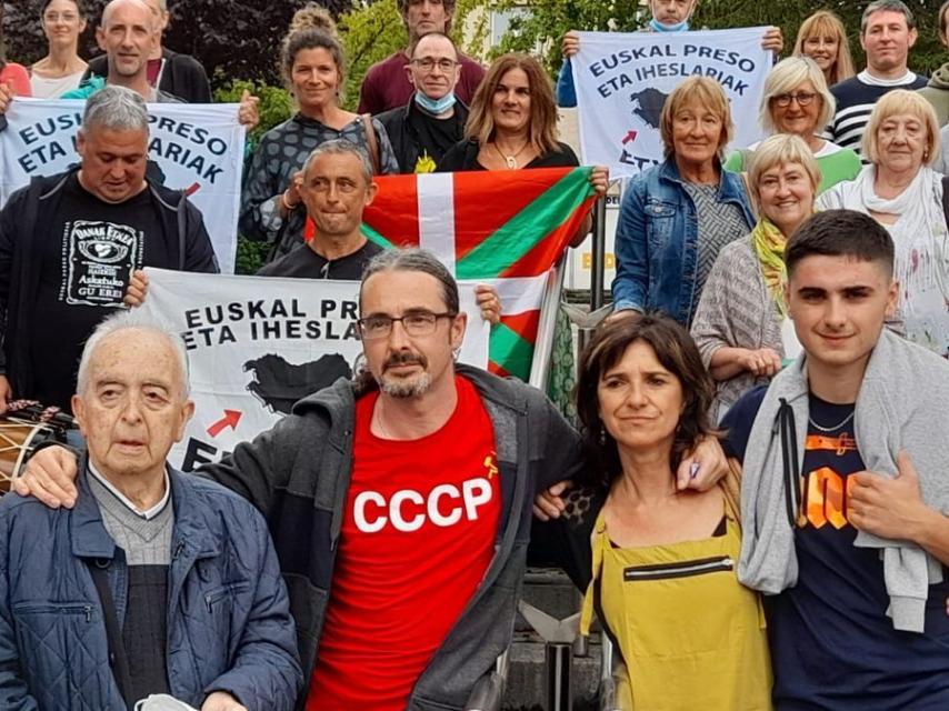 'Ongi etorri' al etarra Agustín Almaraz, en el centro de la imagen con la camiseta de la URSS.