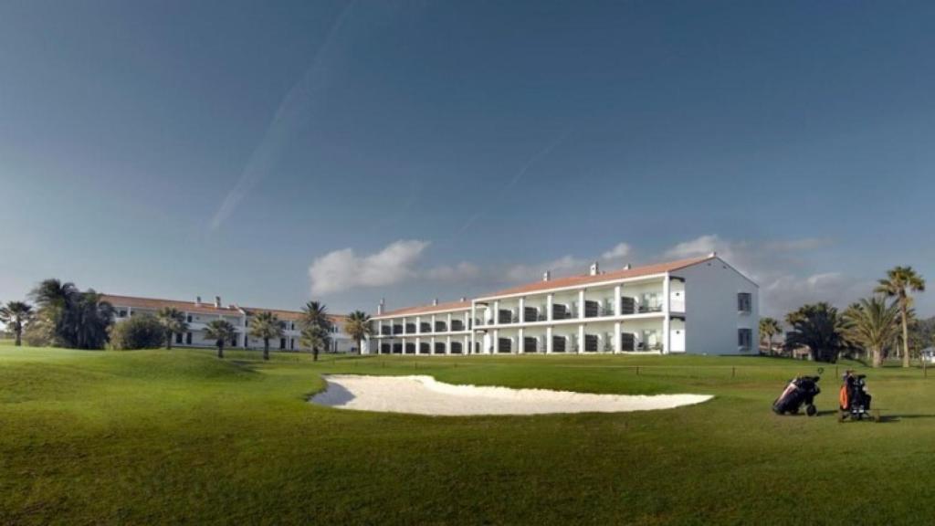 Uno de los mayores atractivos del Parador de Málaga Golf es, pues eso, poder jugar al golf