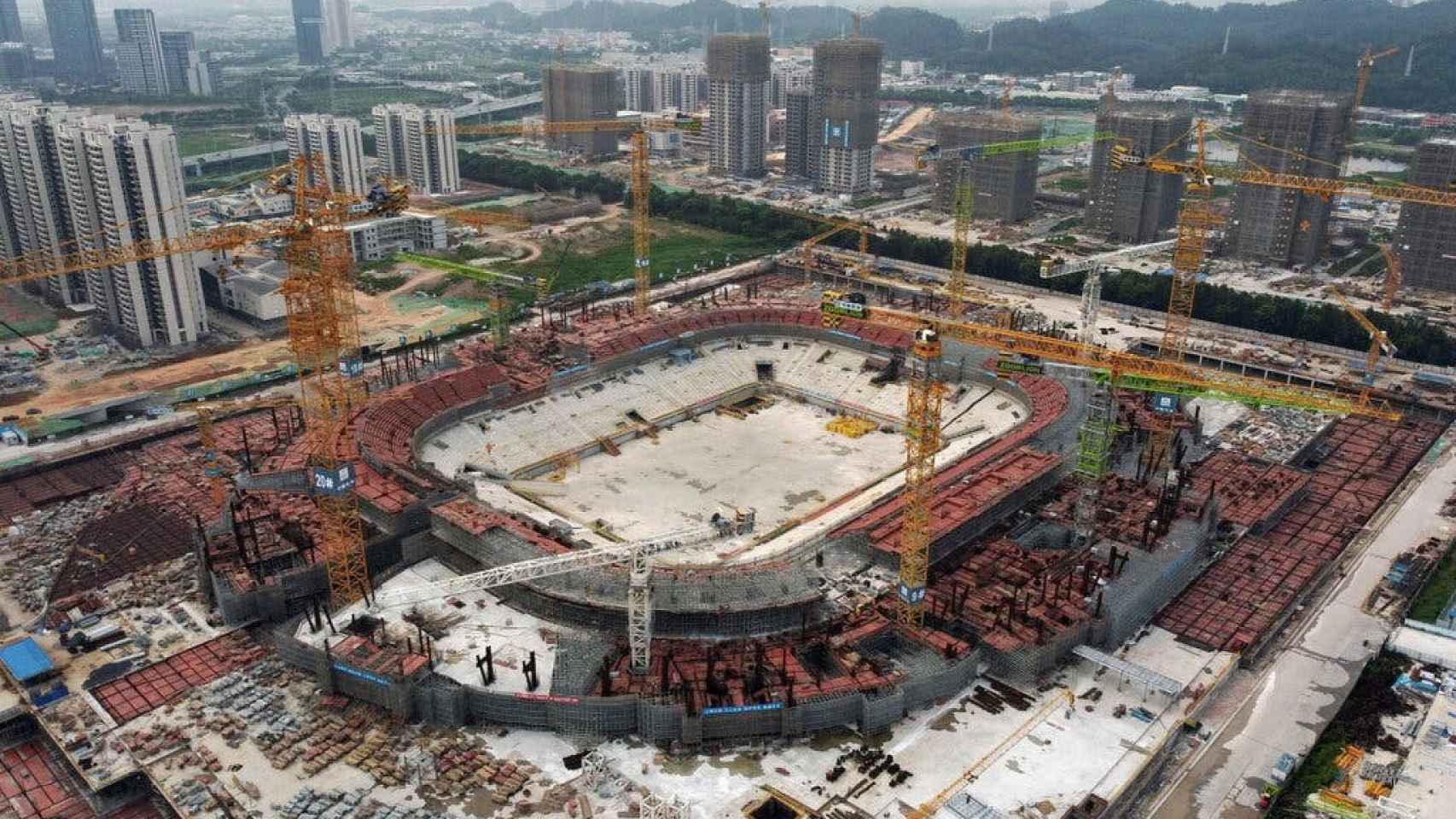 El nuevo estadio del Guangzhou, a medio construir