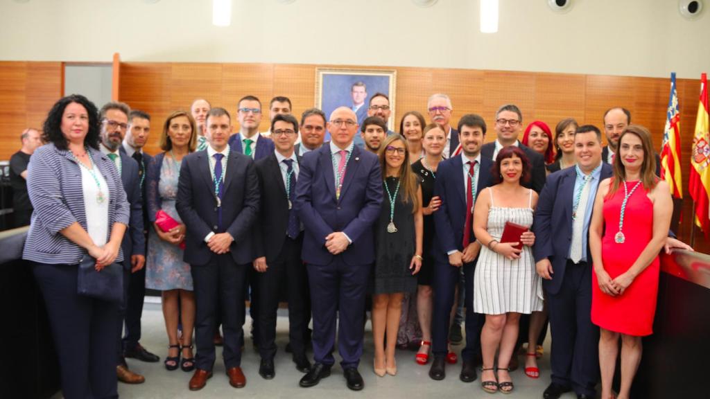 Foto de familia del grupo municipal socialista el día de la investidura en mayo de 2019.