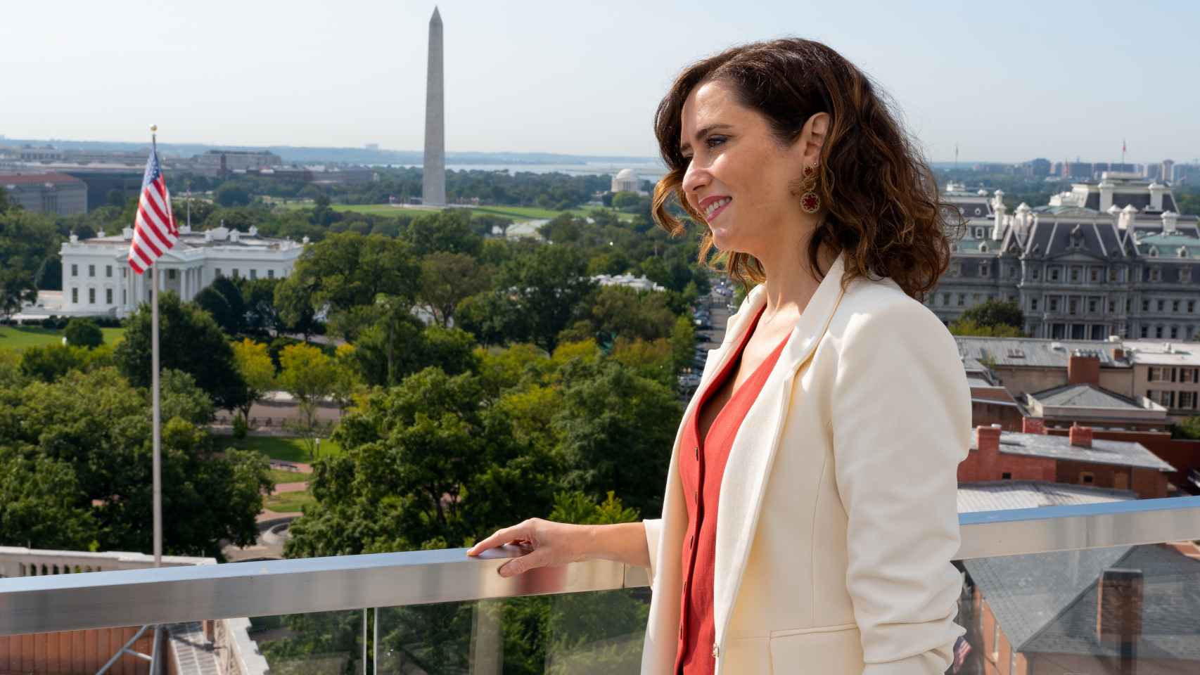 Isabel Díaz Ayuso en Washington, presumiendo de su nueva melena.