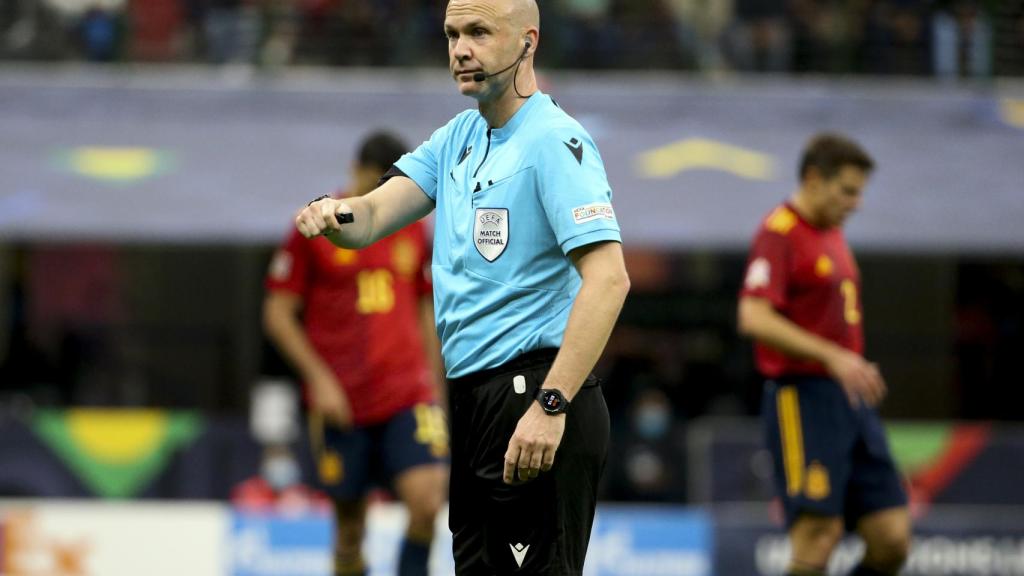 Anthony Taylor, durante la final de la Nations League entre España y Francia