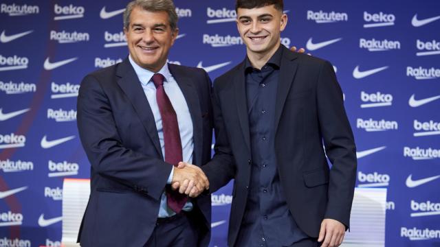 Joan Laporta y Pedri González, durante la rueda de prensa