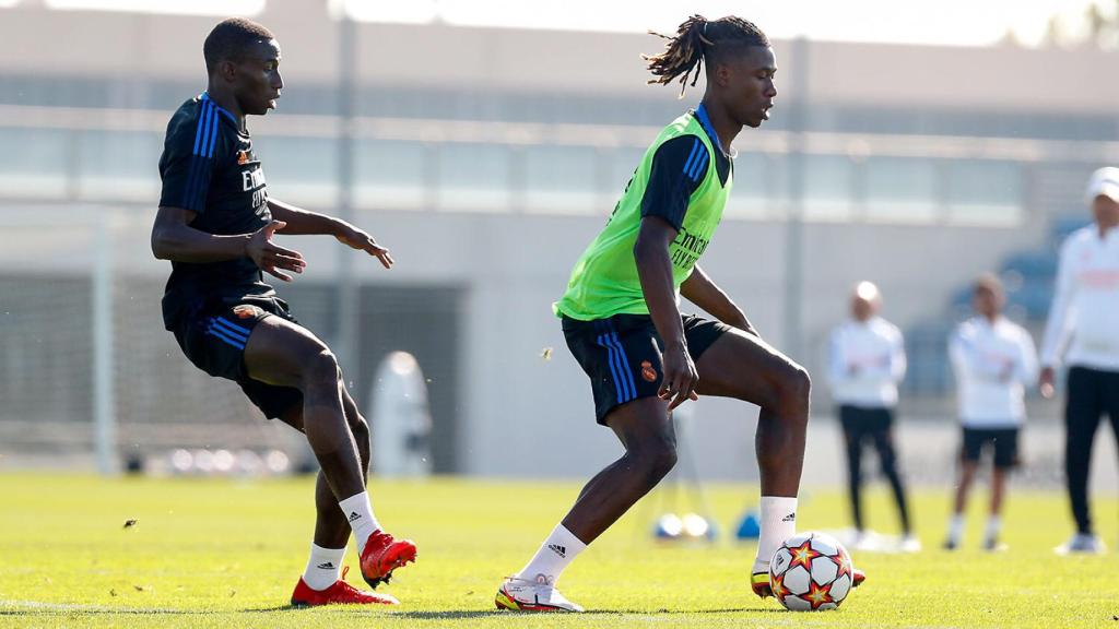 David Alaba y Eduardo Camavinga, durante un entrenamiento del Real Madrid